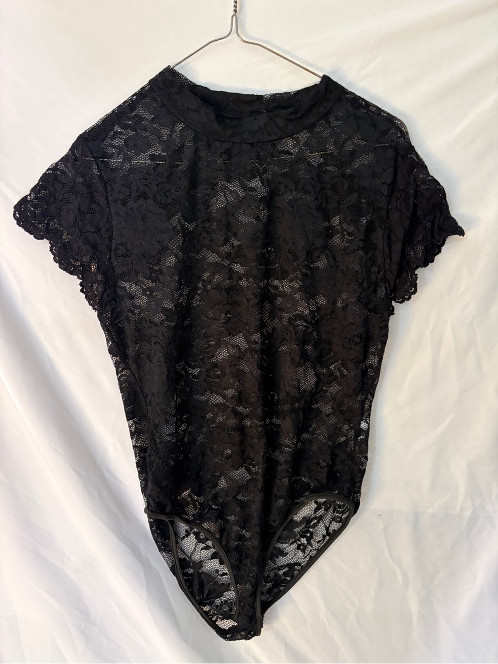 SHEIN Black Floral Lace Short-Sleeve Bodysuit